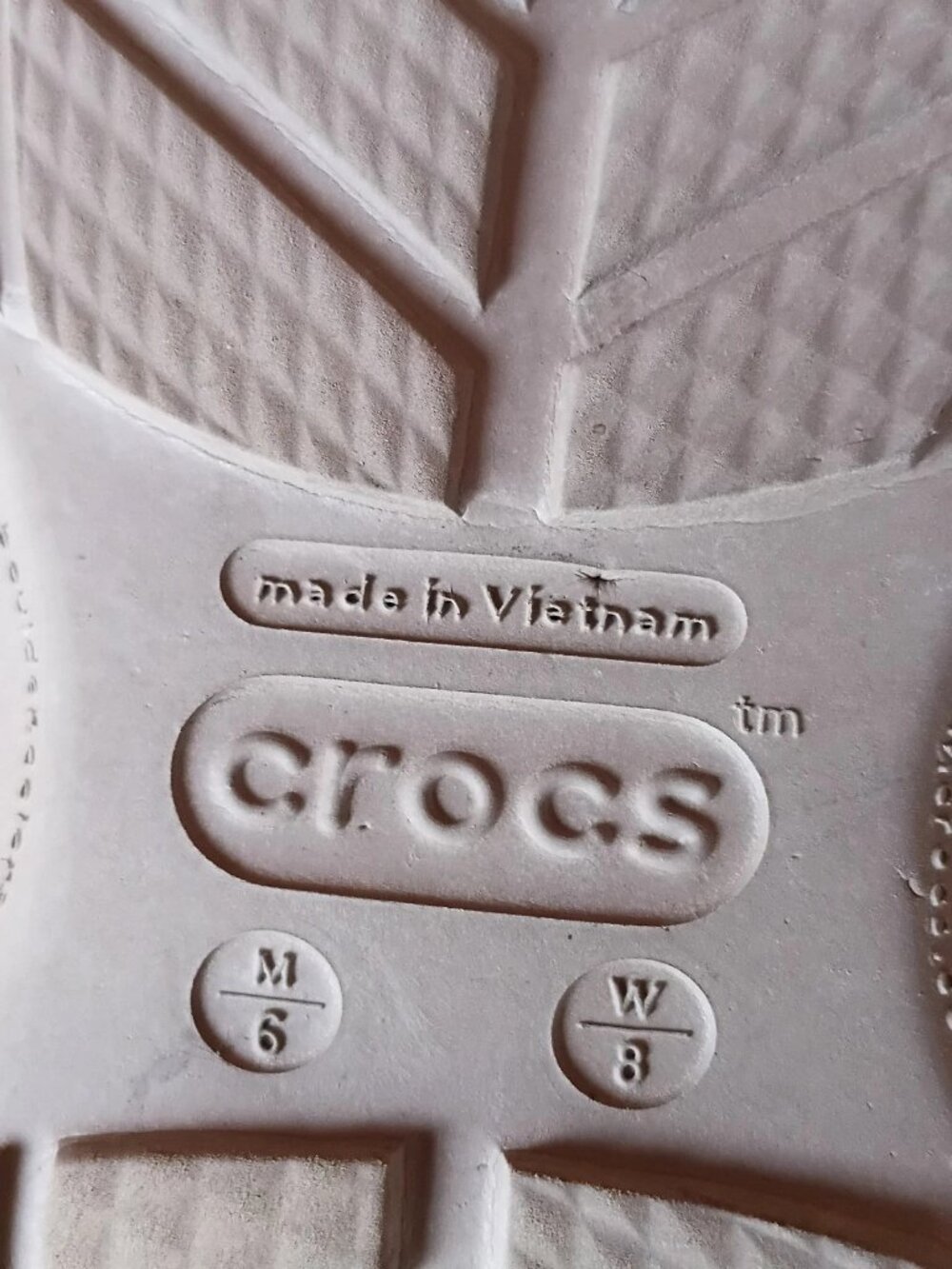 Crocs Classic Clogs Gray Women’s 8 Men’s 6 Slip On Comfort Shoes Lightweight EUC - Picture 6 of 6